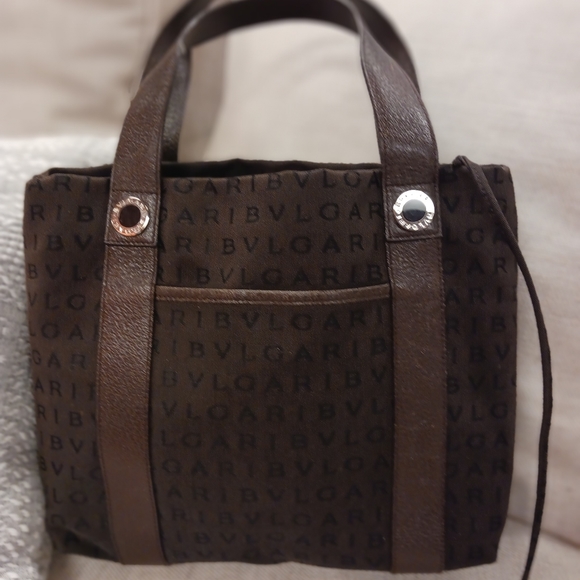 Bvlgari ....Genuine  Handbag. - Picture 3 of 10